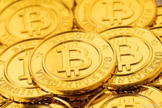 比特币市场波动与风险分析示意图